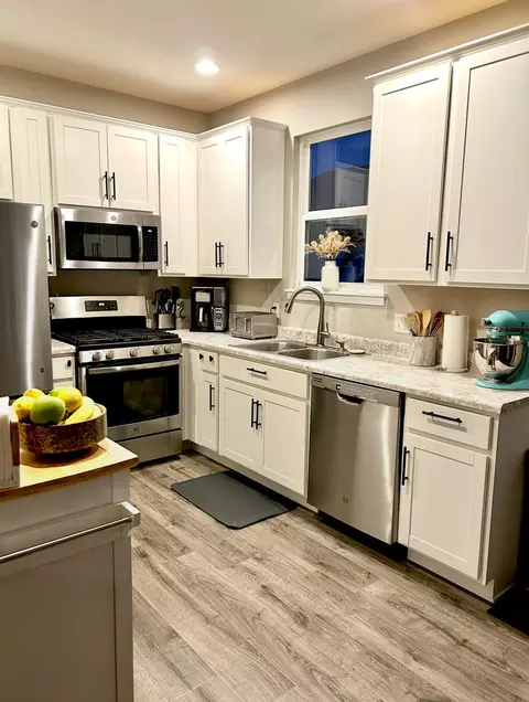 Kitchen - 1041 E 117th Pl, Crown Point, IN 46307 photo 1 of 3