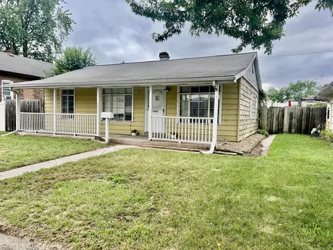 6828 Waveland Ave, Hammond, IN 46323