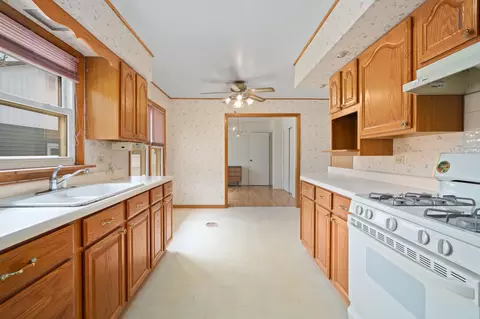 1210 Ridgeway Ave, Munster, IN 46321 photo 9