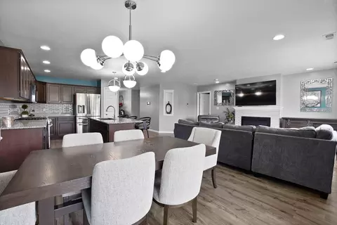 Dining - 10226 Gettler St, Dyer, IN 46311 photo 1 of 2