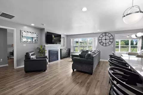 Living - 10226 Gettler St, Dyer, IN 46311 photo 1 of 2