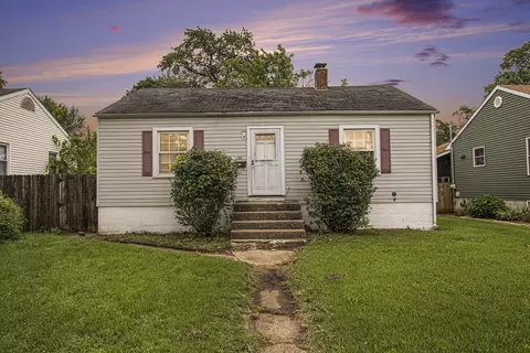 Exterior - 135 N Wiggs St, Griffith, IN 46319 photo 3 of 5