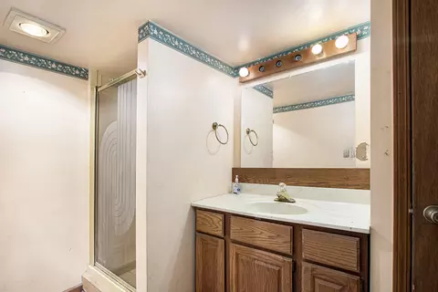 Bath - 135 N Wiggs St, Griffith, IN 46319 photo 2 of 2