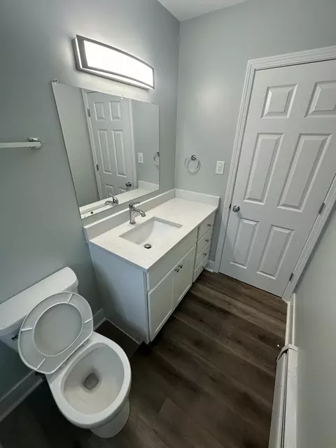 Bath - 1150 Indiana Ave, Griffith, IN 46319 photo 3 of 3