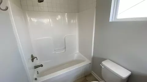 Bath - 7556 E 111th Ln, Crown Point, IN 46307 photo 6 of 16