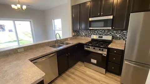 Kitchen - 7556 E 111th Ln, Crown Point, IN 46307 photo 2 of 12
