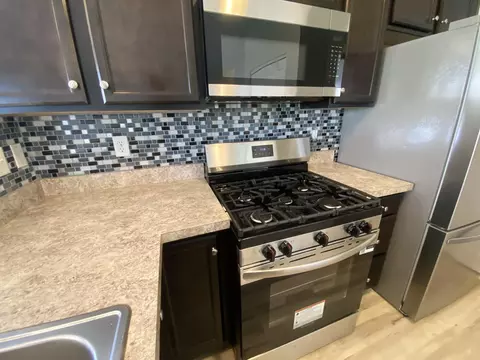 Kitchen - 7556 E 111th Ln, Crown Point, IN 46307 photo 7 of 12