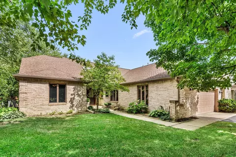 3804 Pheasant Walk Dr, Valparaiso, IN 46383