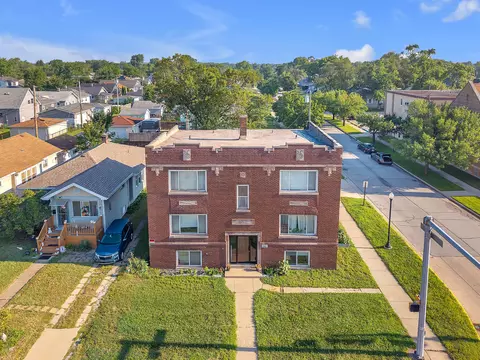 545 E 165th St, Hammond, IN 46324
