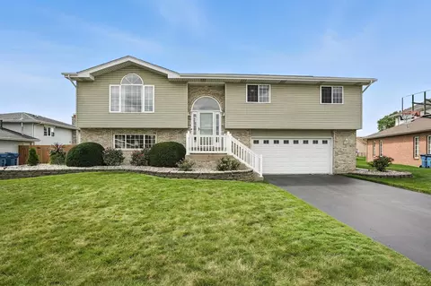 832 Robin Ct, Dyer, IN 46311 photo 1