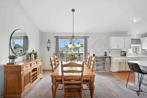 832 Robin Ct, Dyer, IN 46311 photo 11