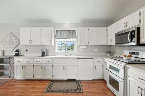 832 Robin Ct, Dyer, IN 46311 photo 10