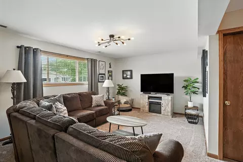 832 Robin Ct, Dyer, IN 46311 photo 19