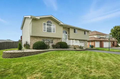 832 Robin Ct, Dyer, IN 46311 photo 4