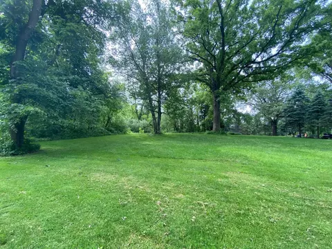 1068 Linwood Ave, Valparaiso, IN 46383