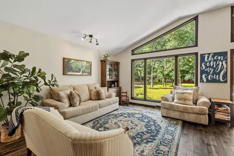 Living - 5592 E 1100, De Motte, IN 46310 photo 3 of 4