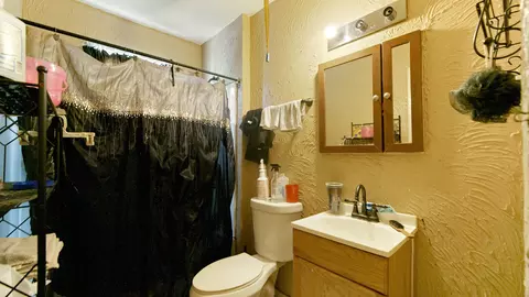 Bath - 903 May St, Hammond, IN 46320 photo 2 of 2