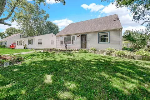750 Juniper Rd, Valparaiso, IN 46385