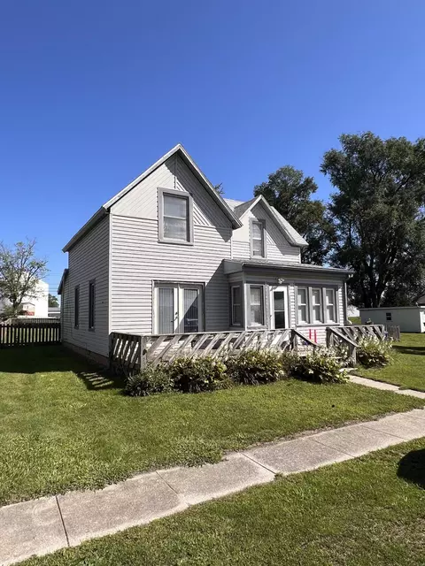 Exterior - 312 E Walnut St, Morocco, IN 47963 photo 2 of 3