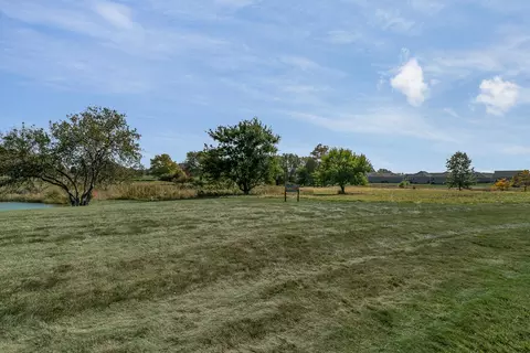 2955 Spring Rain Ct, Valparaiso, IN 46385 photo 3