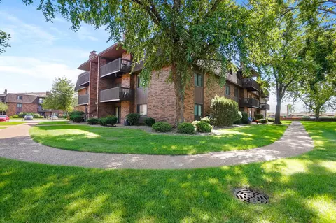 2003 45th St #101, Highland, IN 46322