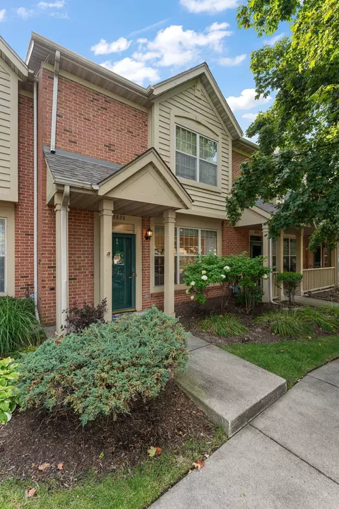 8820 St James Pl, Highland, IN 46322