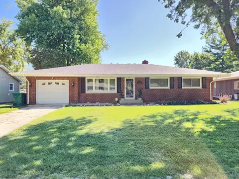 5951 Hayes Pl, Merrillville, IN 46410