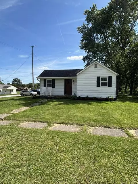 308 E Bates St, Hebron, IN 46341