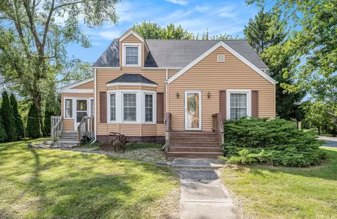 501 N Main St, Kouts, IN 46347