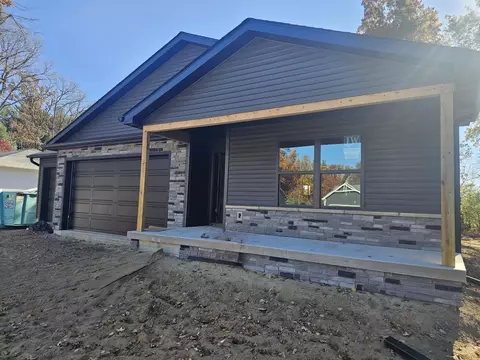 203 E Pine St, Wheatfield, IN 46392 photo 2