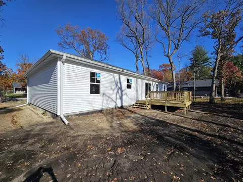227 E Pine St, Wheatfield, IN 46392 photo 2
