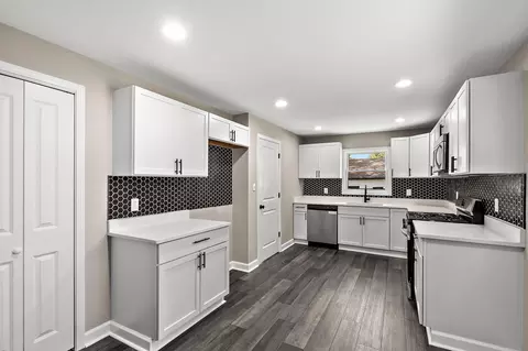 Kitchen - 420 S Henry St, Gary, IN 46403 photo 2 of 4