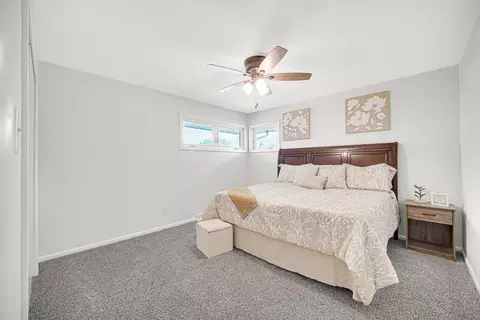Bedroom - 8304 Monroe Ave, Munster, IN 46321 photo 1 of 6