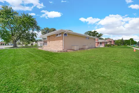 Exterior - 8304 Monroe Ave, Munster, IN 46321 photo 3 of 4