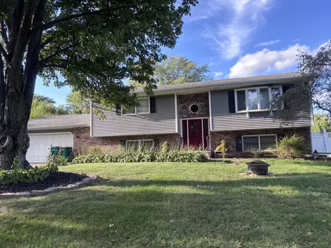 3905 Colonial Dr, Valparaiso, IN 46383