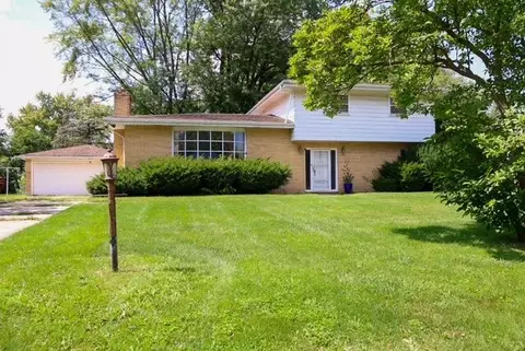 5768 Ellsworth St, Merrillville, IN 46410