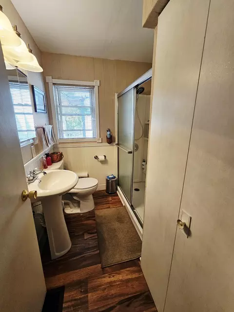 Bath - 2800 W 39th Pl, Gary, IN 46408 photo 1 of 1