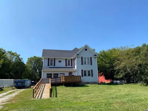 817 Yellowstone Rd, Valparaiso, IN 46385