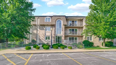 408 Swan Dr #2D, Dyer, IN 46311 photo 1