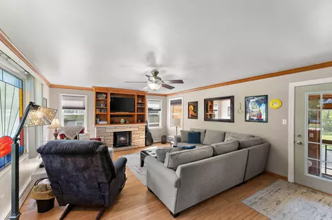 Living - 1040 Waverly Rd, Porter, IN 46304 photo 2 of 4