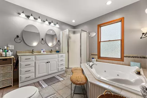 Bath - 1040 Waverly Rd, Porter, IN 46304 photo 1 of 1