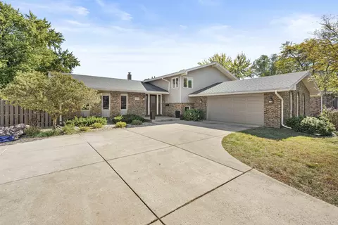 9201 Elmwood Dr, Munster, IN 46321