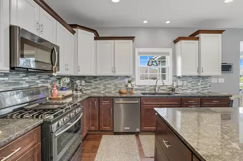 Kitchen - 13028 Waterleaf Dr, Saint John, IN 46373 photo 3 of 4