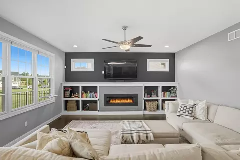 Living - 13028 Waterleaf Dr, Saint John, IN 46373 photo 1 of 3