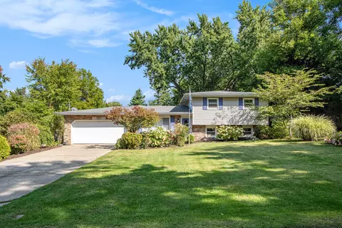 256 Spectacle Dr, Valparaiso, IN 46383