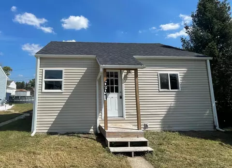 561 Grayton Rd, Kingsford Heights, IN 46346