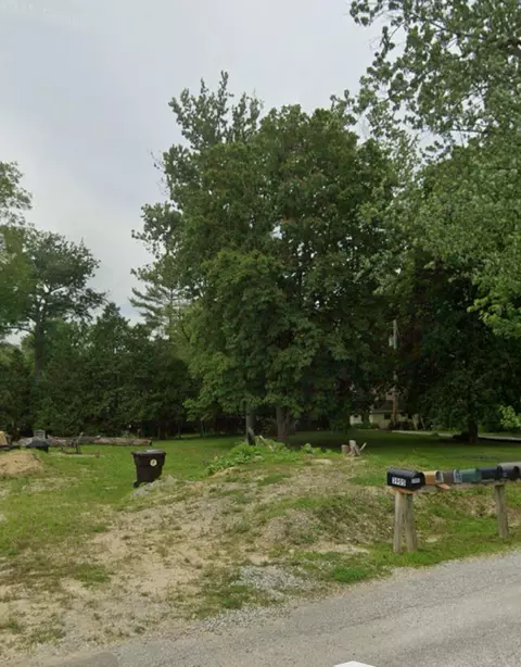 3907 Wildwood Rd, Valparaiso, IN 46383