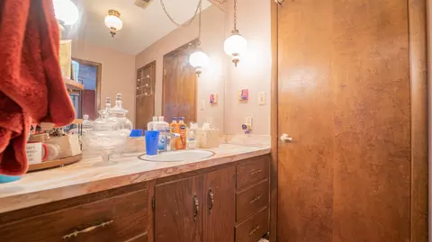 Bath - 1320 Cedarcrest Dr, Munster, IN 46321 photo 2 of 4