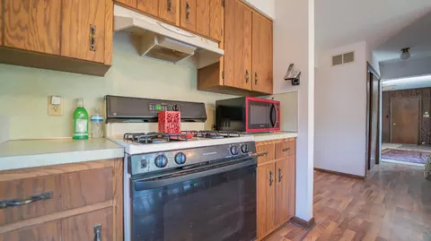 Kitchen - 1320 Cedarcrest Dr, Munster, IN 46321 photo 4 of 4