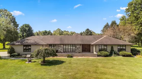 452 Southfield Ln, Valparaiso, IN 46385
